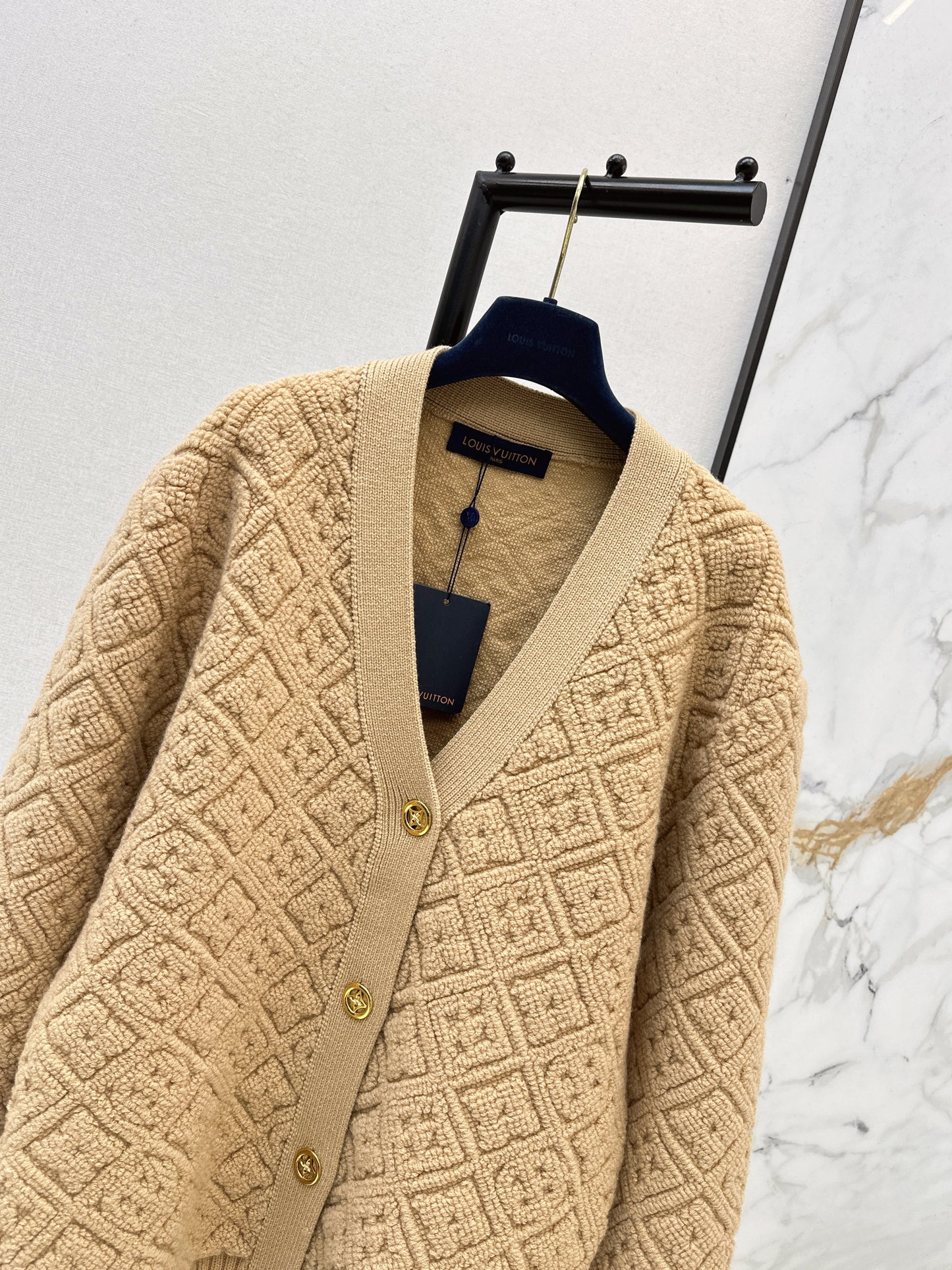 Embossed pattern cardigan/Skirt
