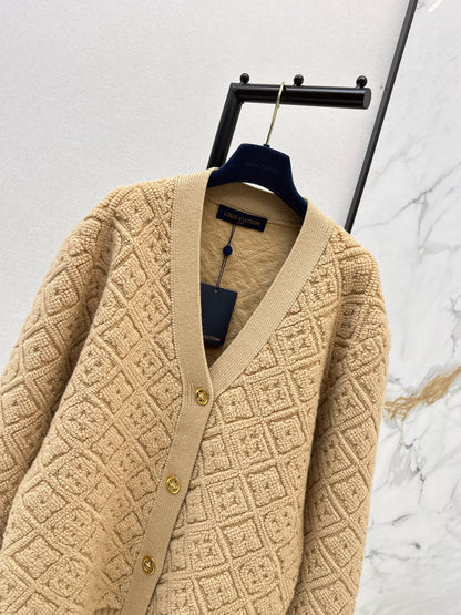 Embossed pattern cardigan/Skirt