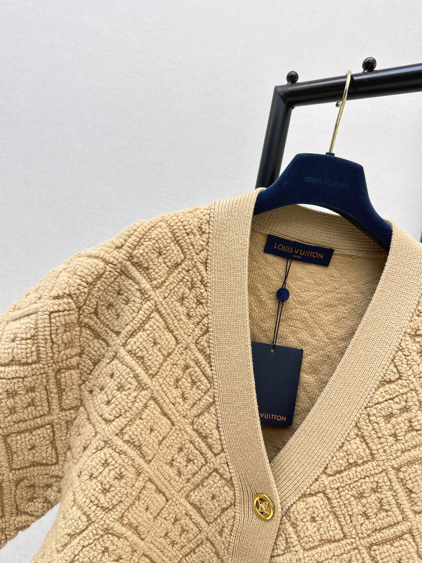 Embossed pattern cardigan/Skirt