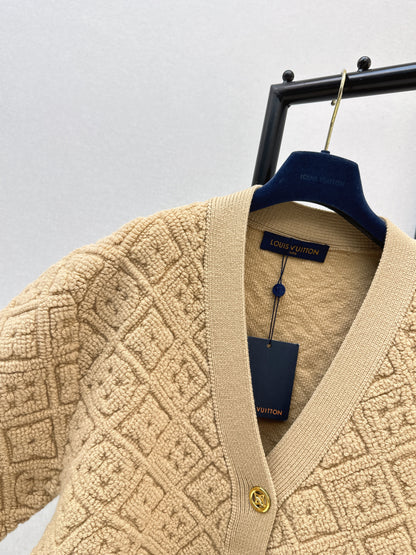 Embossed pattern cardigan/Skirt