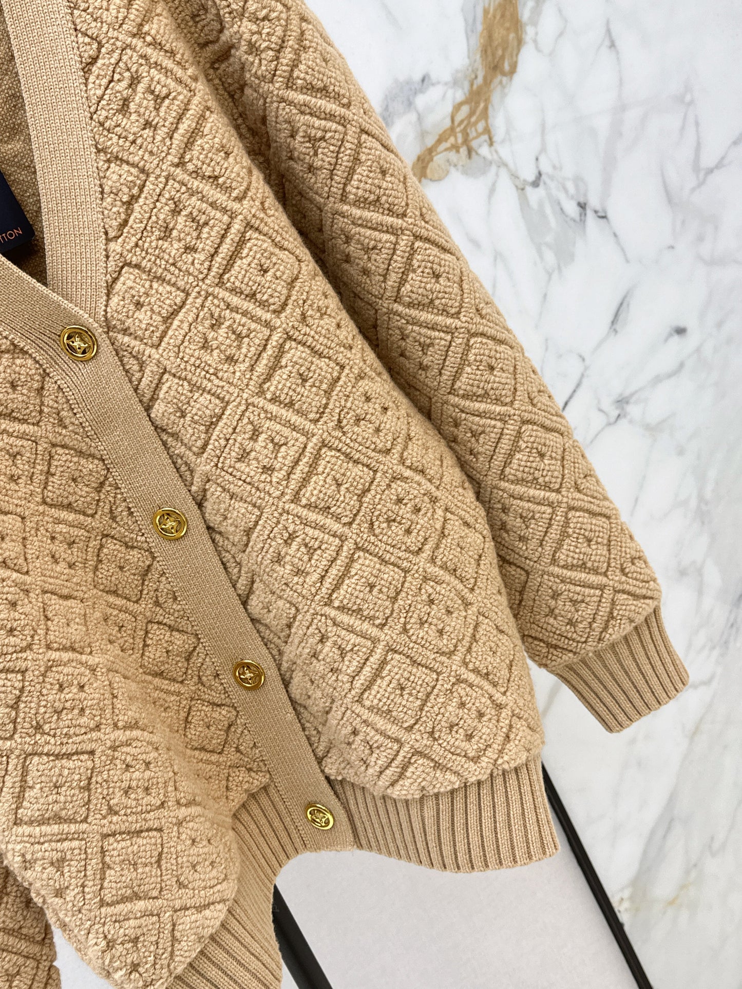 Embossed pattern cardigan/Skirt