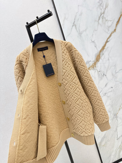 Embossed pattern cardigan/Skirt