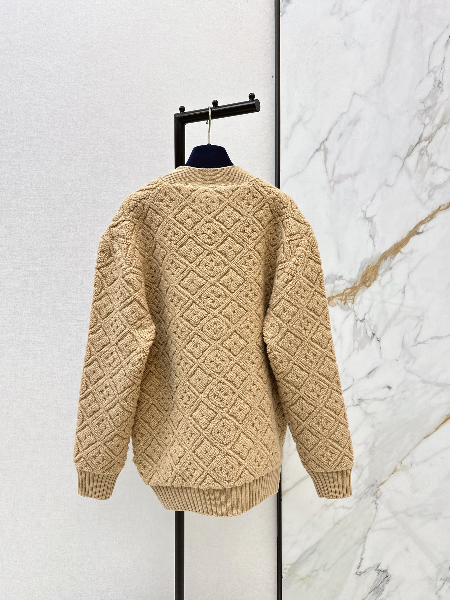 Embossed pattern cardigan/Skirt