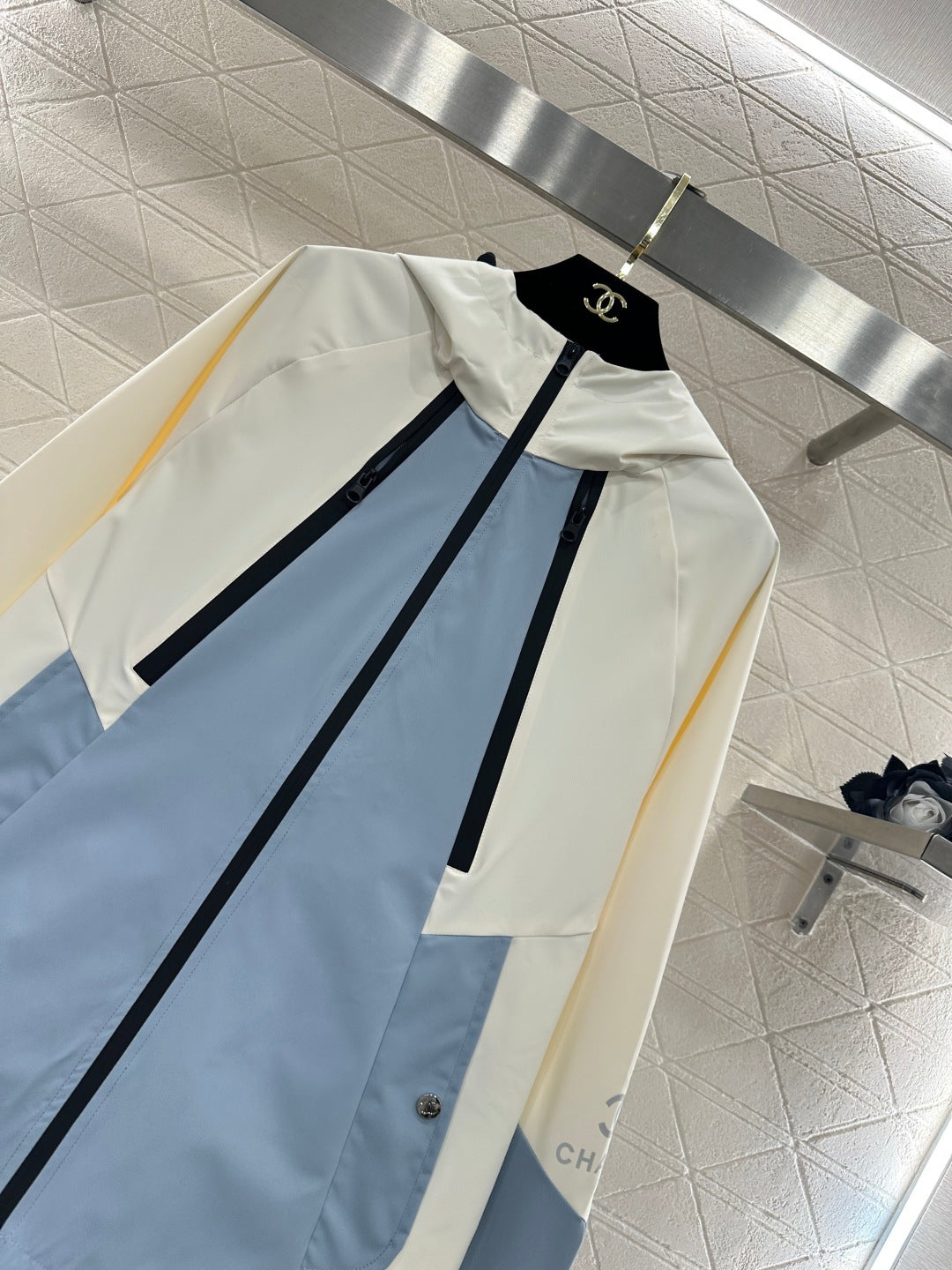 Color-blocked Zip-up Windproof Jacket
