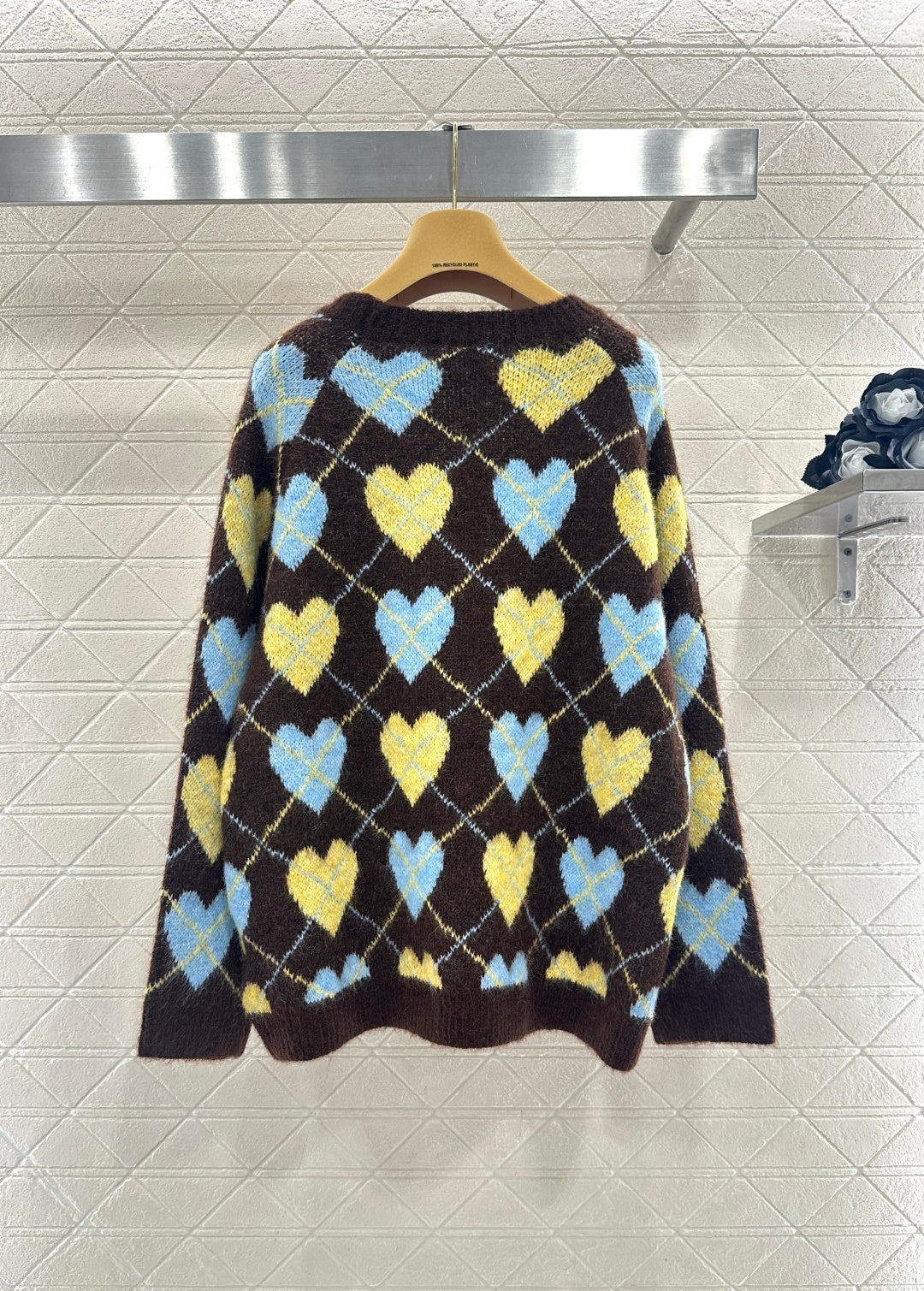 Heart-patterned plaid sweater