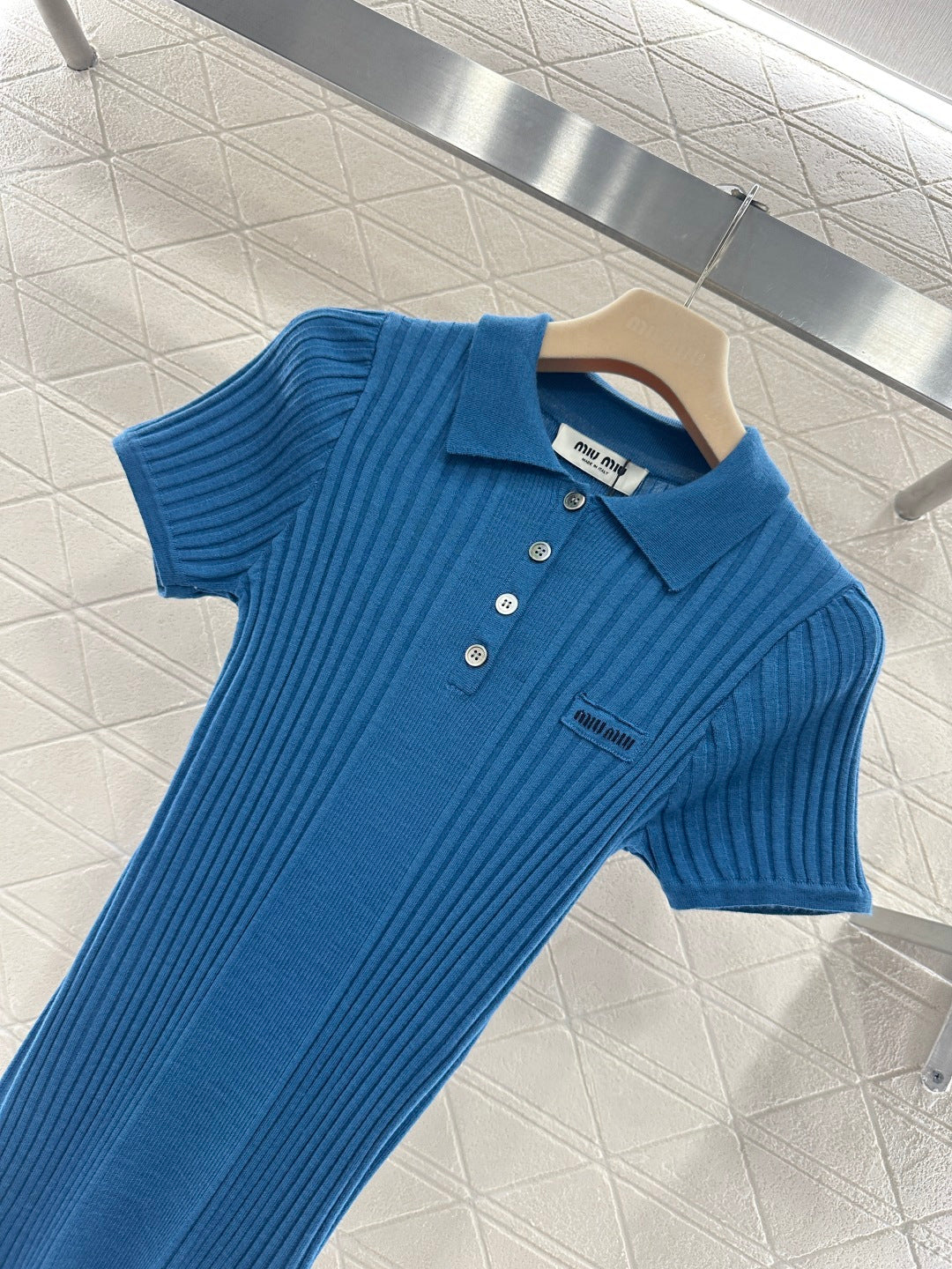 Collared Half-Open Short-Sleeve T-Shirt