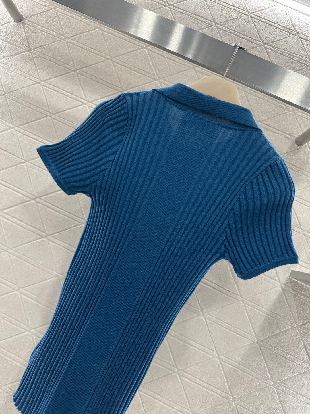Collared Half-Open Short-Sleeve T-Shirt