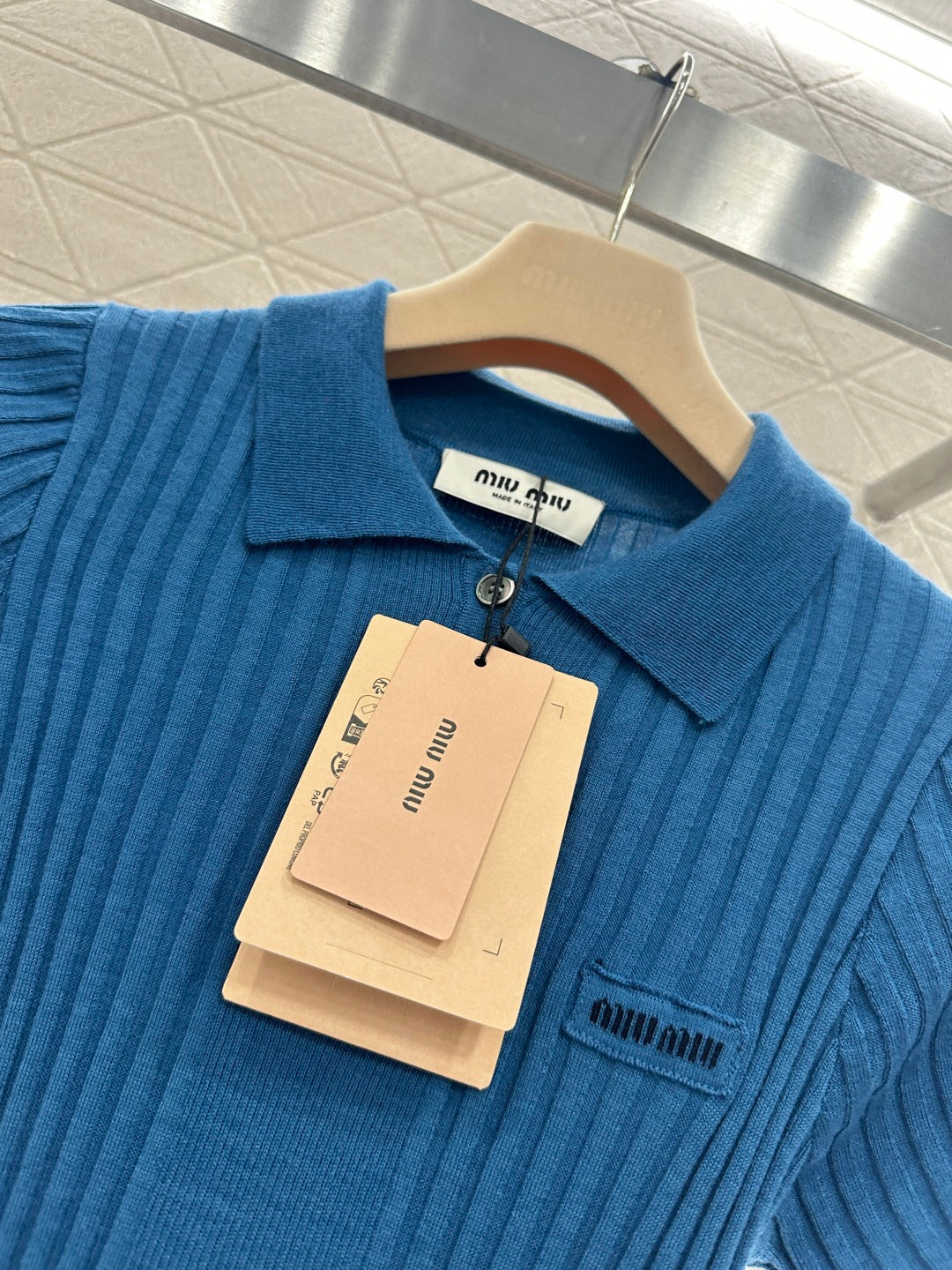 Collared Half-Open Short-Sleeve T-Shirt