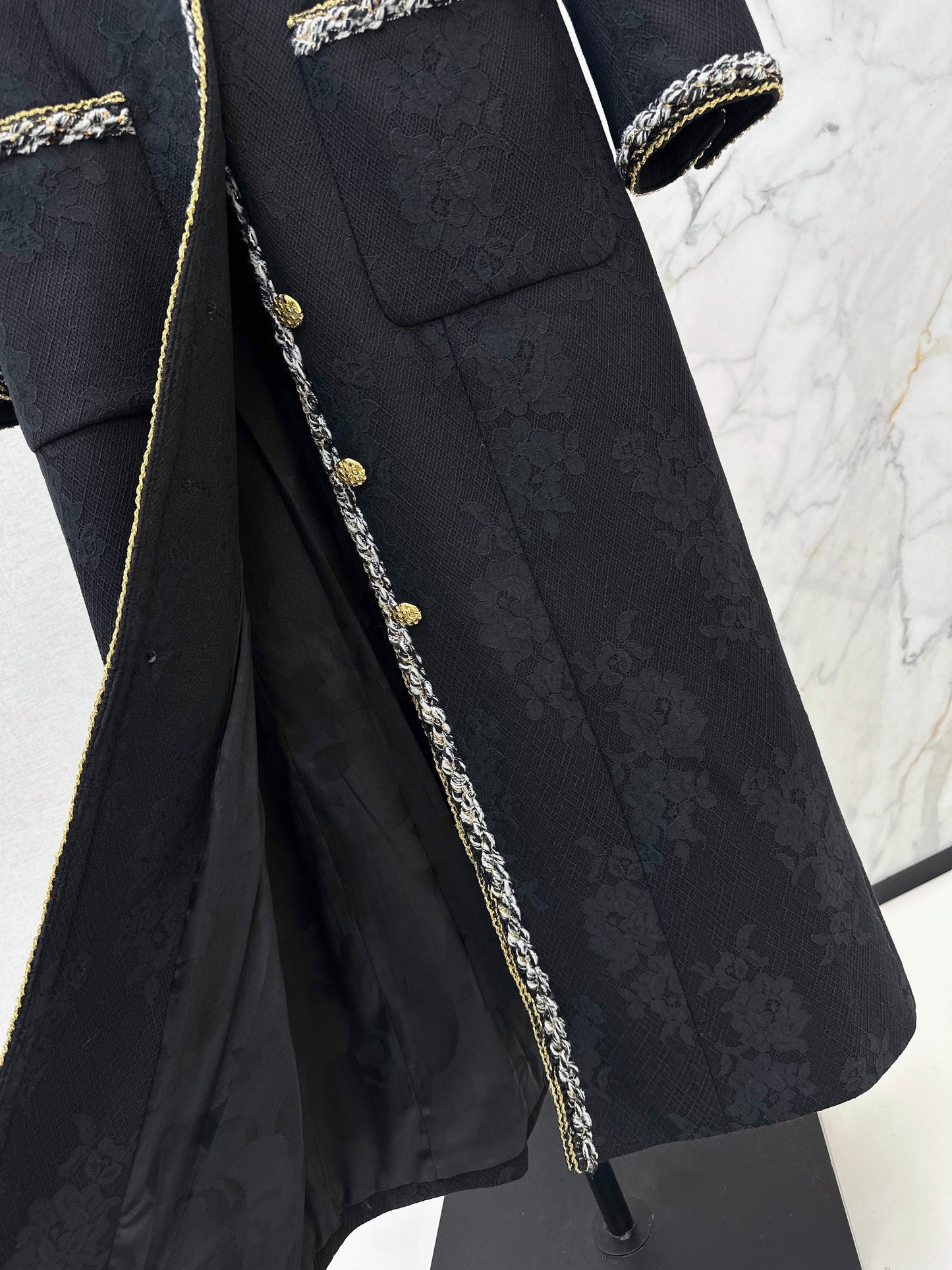 Four-pocket lace long coat