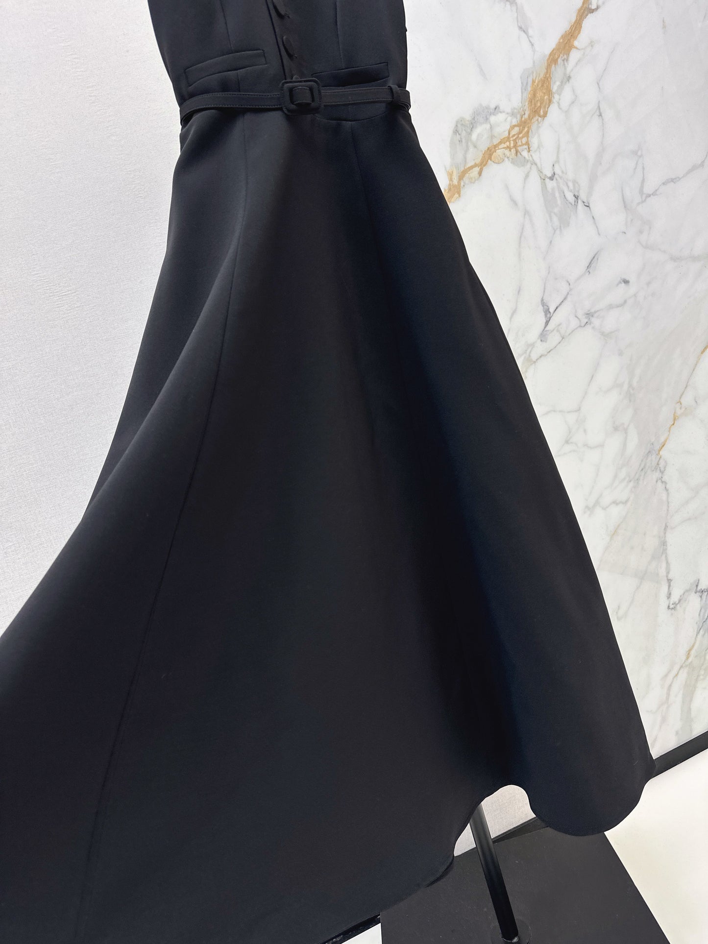 Sleeveless mini dress with bow