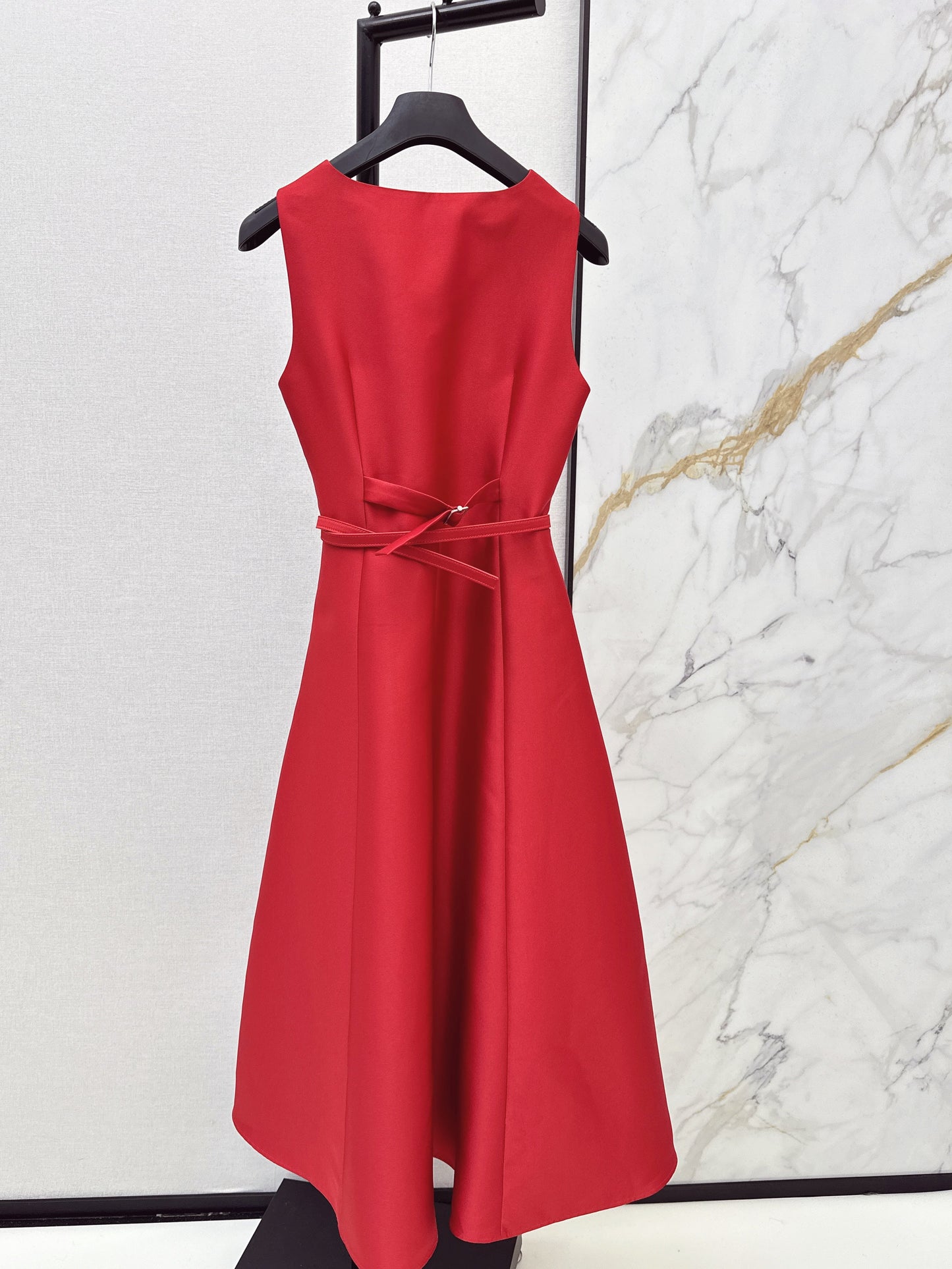 Sleeveless mini dress with bow