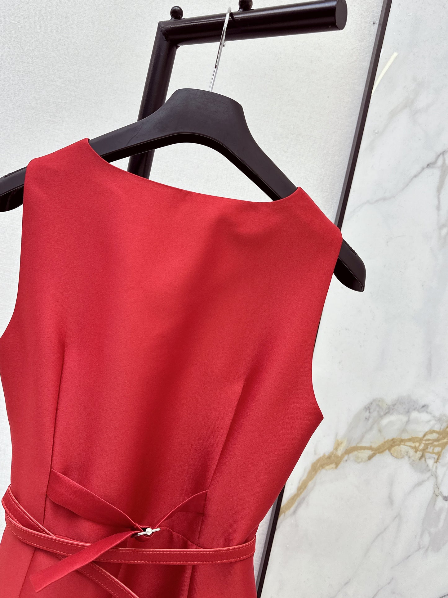 Sleeveless mini dress with bow