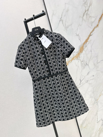 Stand-up collar short-sleeved dress