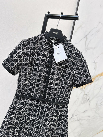 Stand-up collar short-sleeved dress
