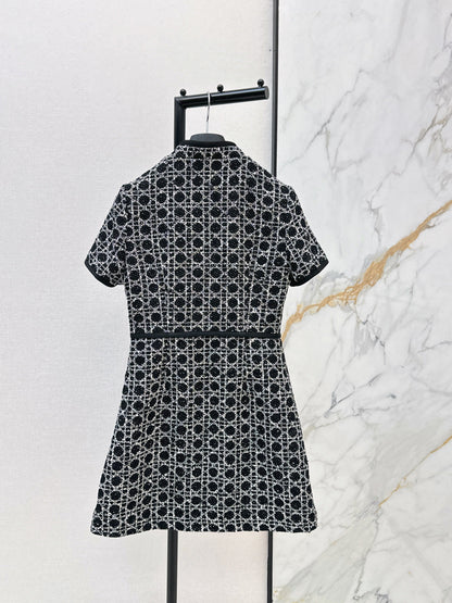 Stand-up collar short-sleeved dress