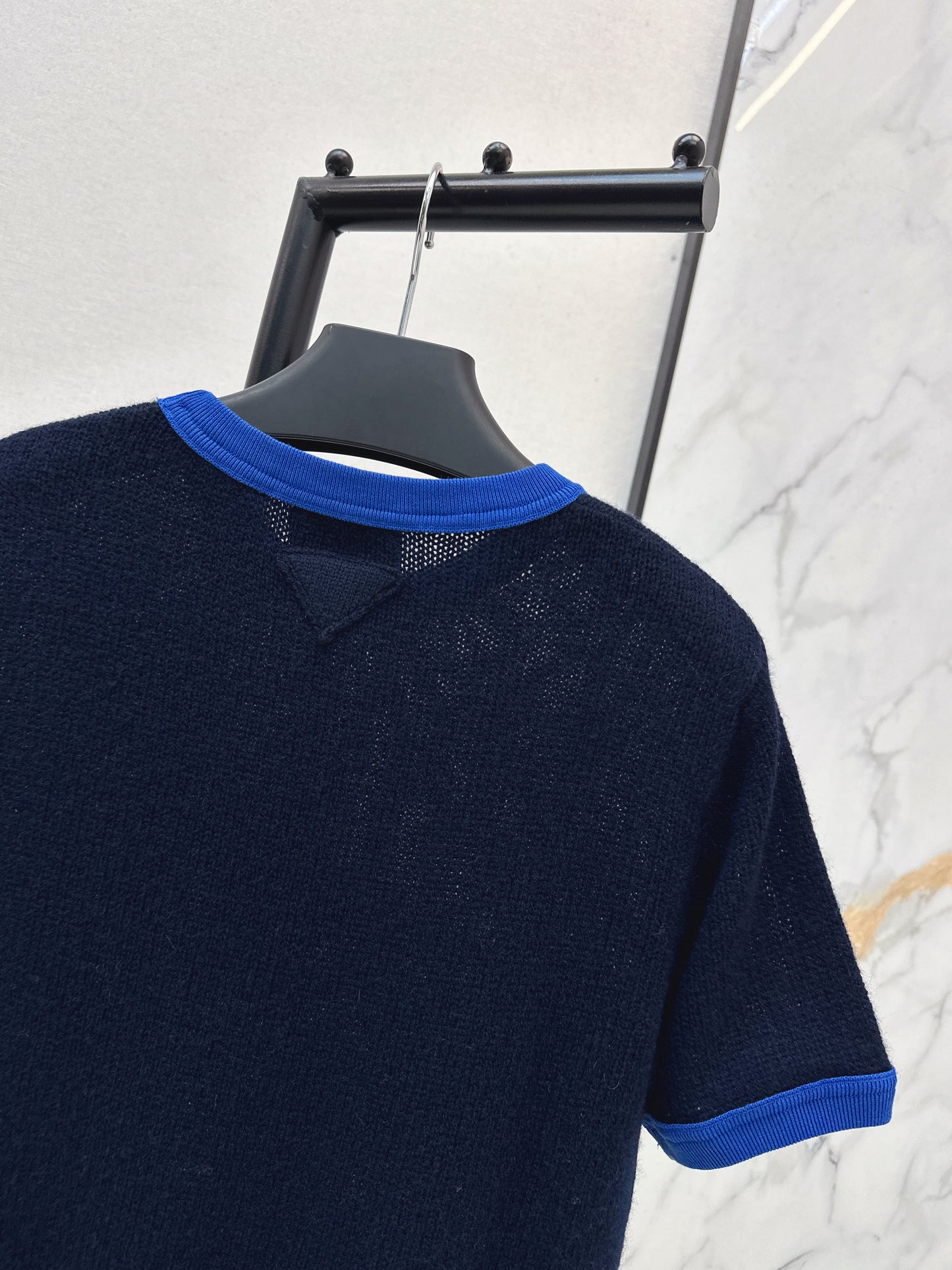Color-blocked cashmere short-sleeved top
