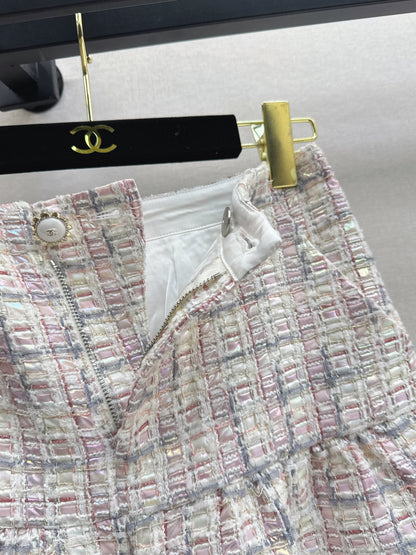 Short jacket/straight-leg trousers