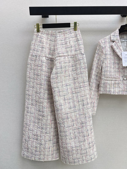 Short jacket/straight-leg trousers