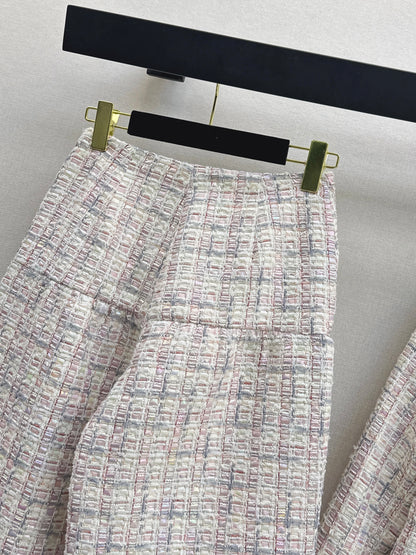 Short jacket/straight-leg trousers