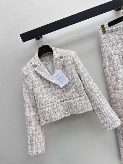 Short jacket/straight-leg trousers