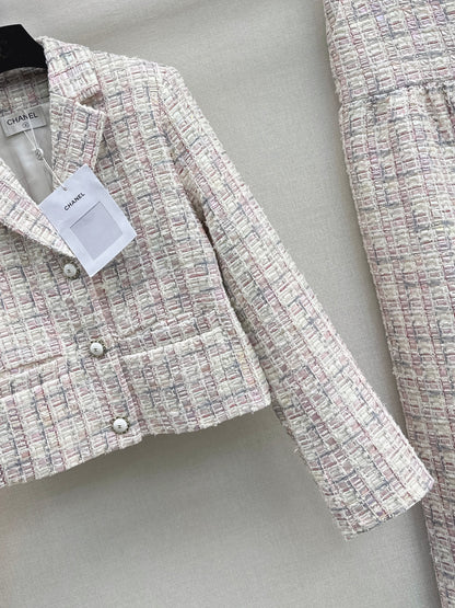 Short jacket/straight-leg trousers