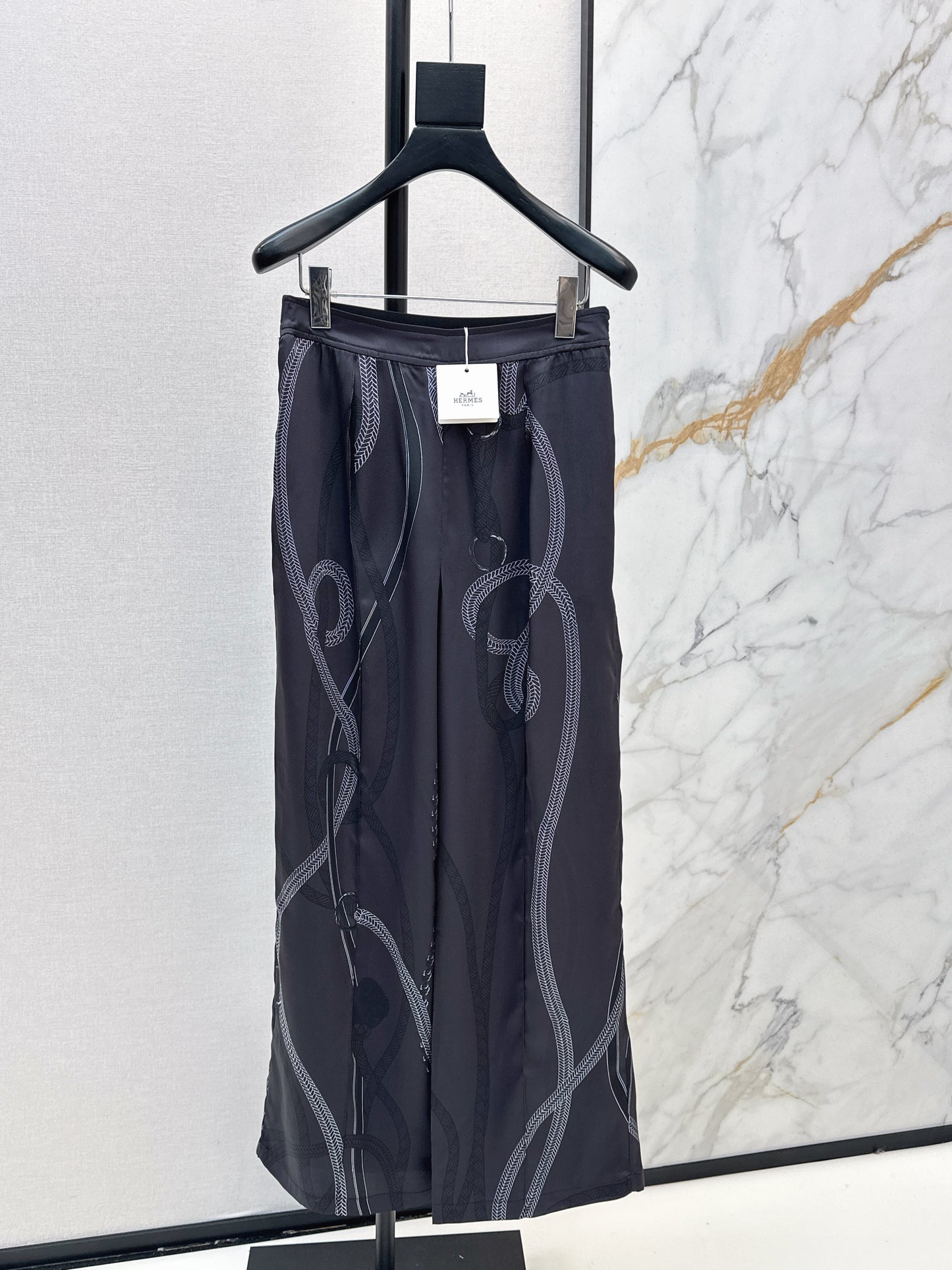 Long-sleeved printed shirt/straight-leg trousers
