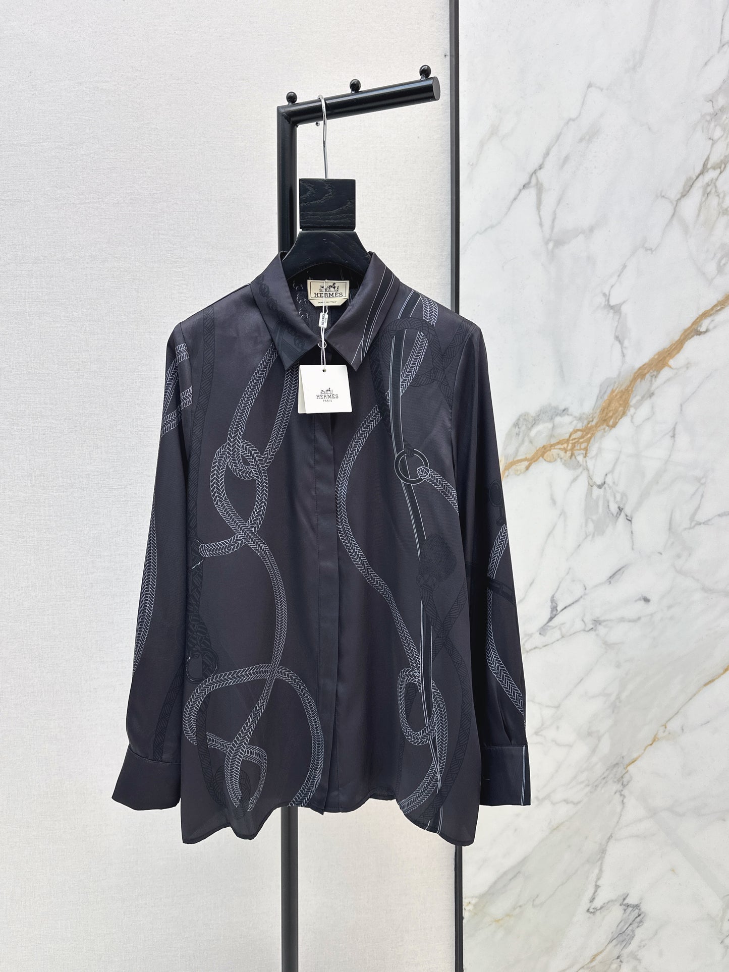 Long-sleeved printed shirt/straight-leg trousers