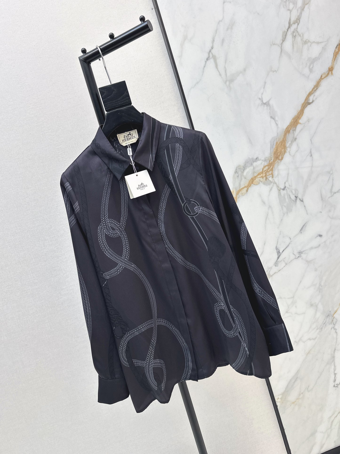 Long-sleeved printed shirt/straight-leg trousers