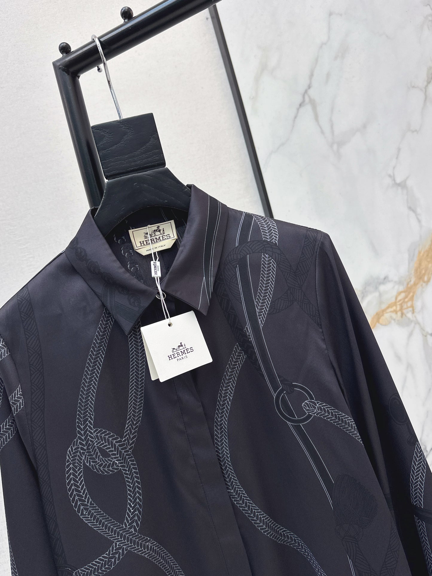 Long-sleeved printed shirt/straight-leg trousers