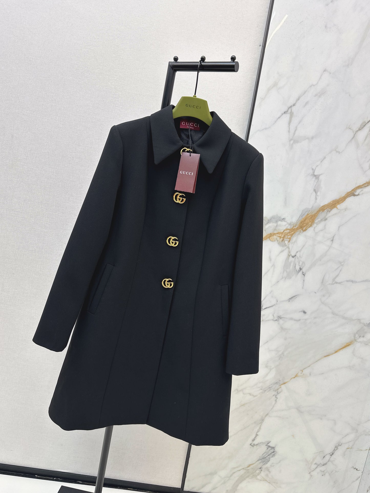 Lapel-trimmed coat
