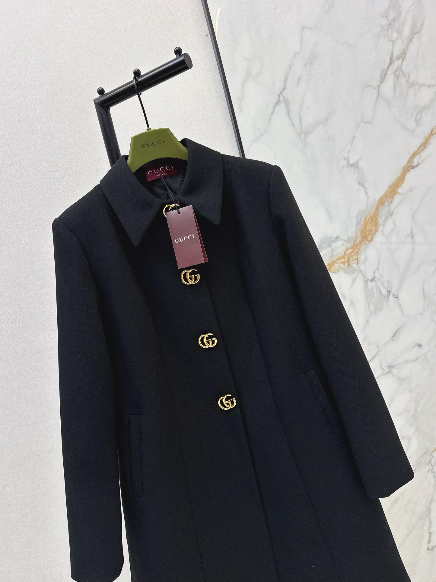 Lapel-trimmed coat