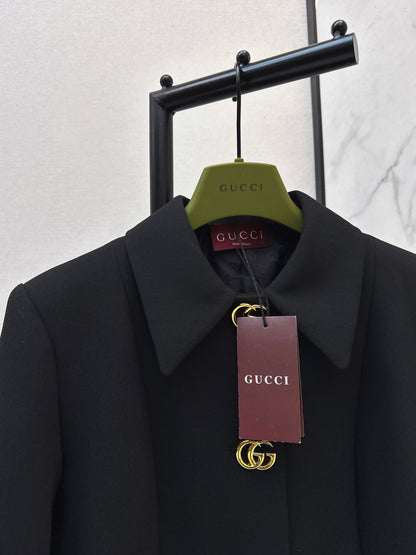 Lapel-trimmed coat