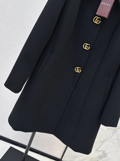 Lapel-trimmed coat