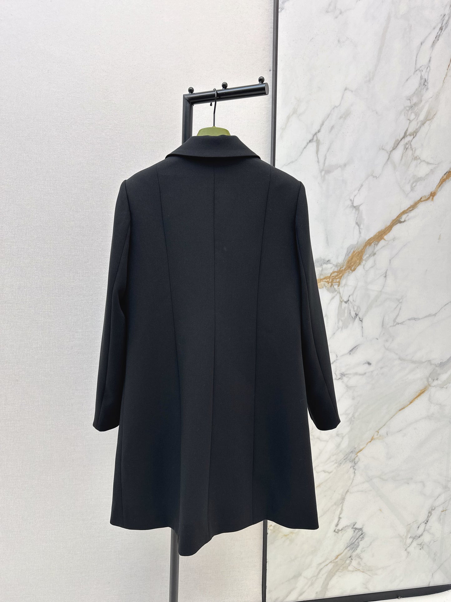 Lapel-trimmed coat