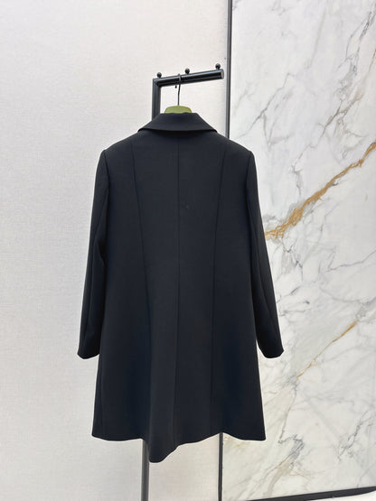 Lapel-trimmed coat