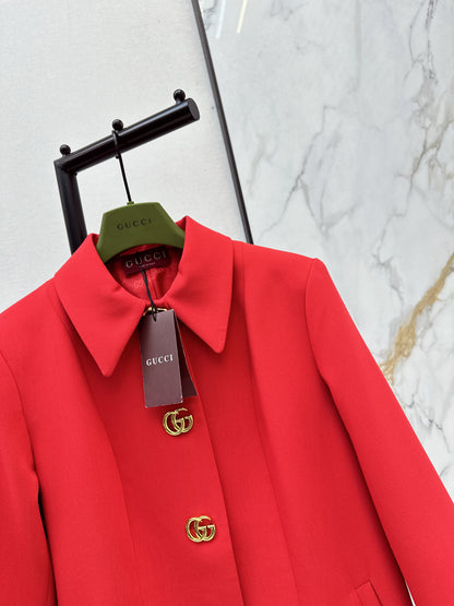 Lapel-trimmed coat