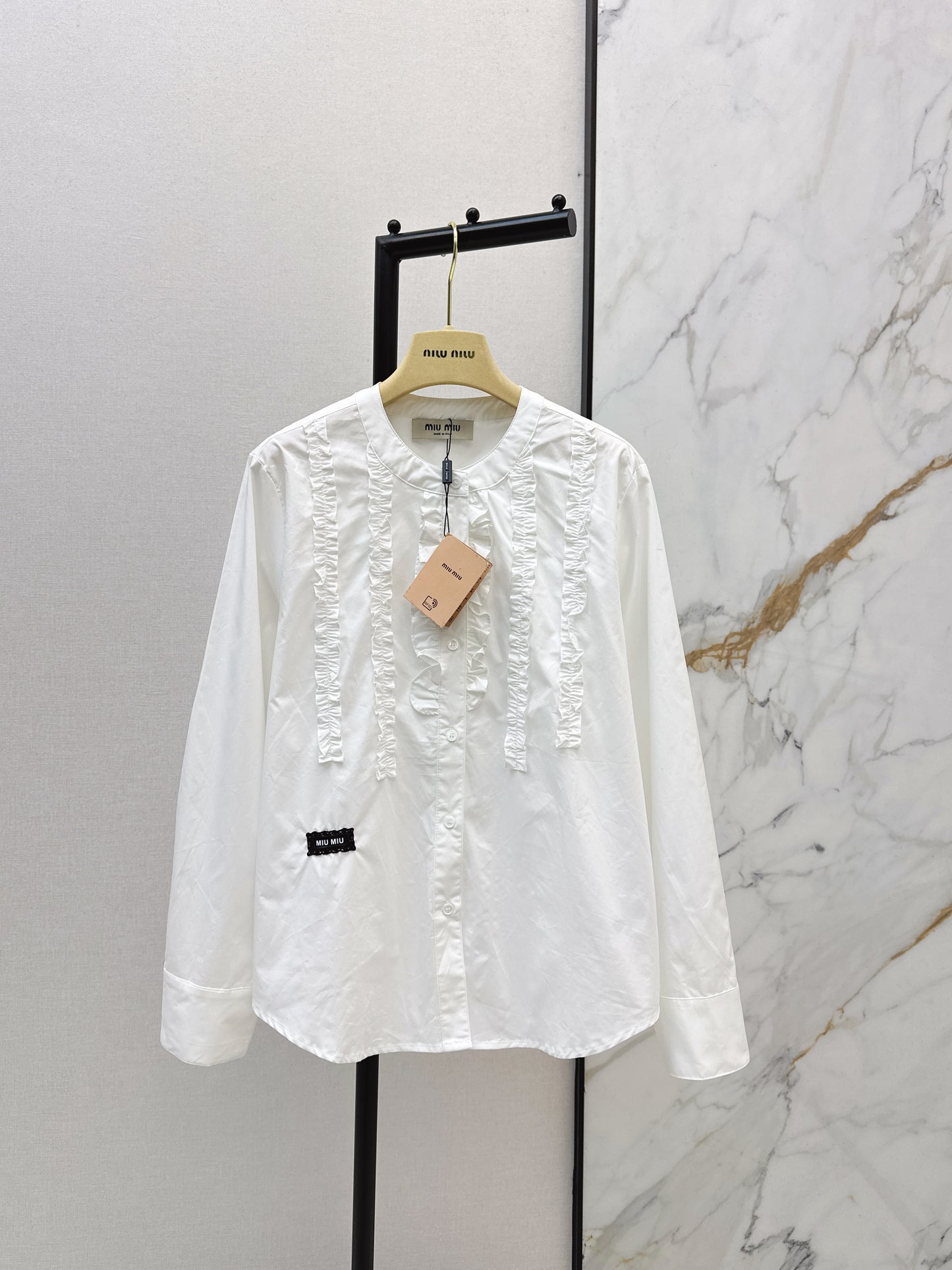 Ruffled trim long-sleeved shirt