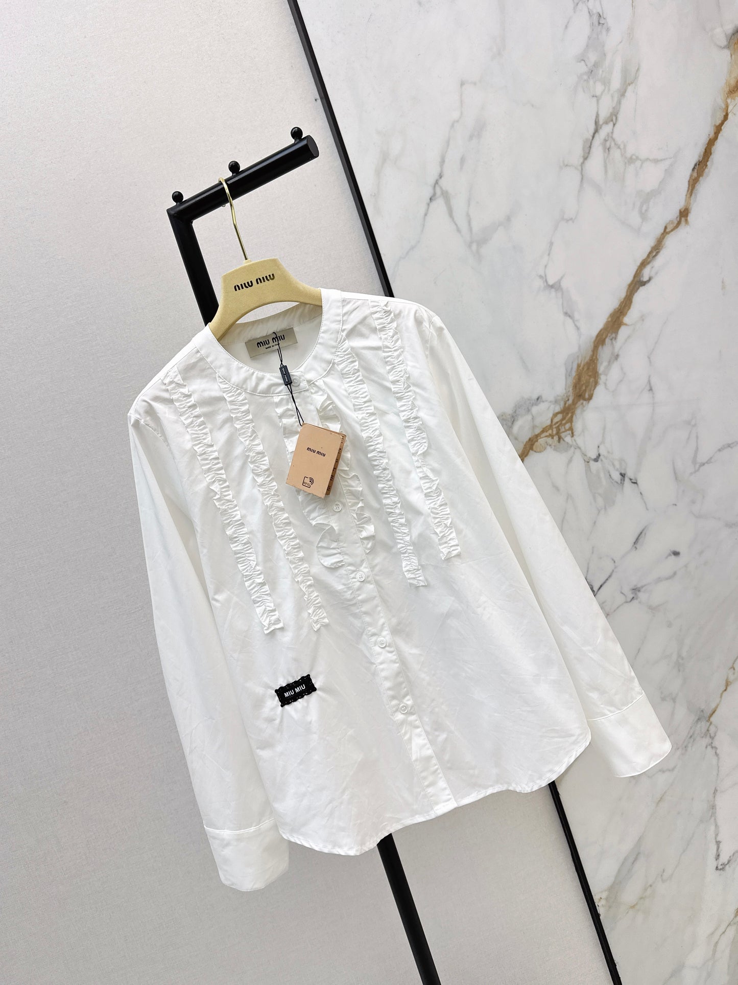 Ruffled trim long-sleeved shirt