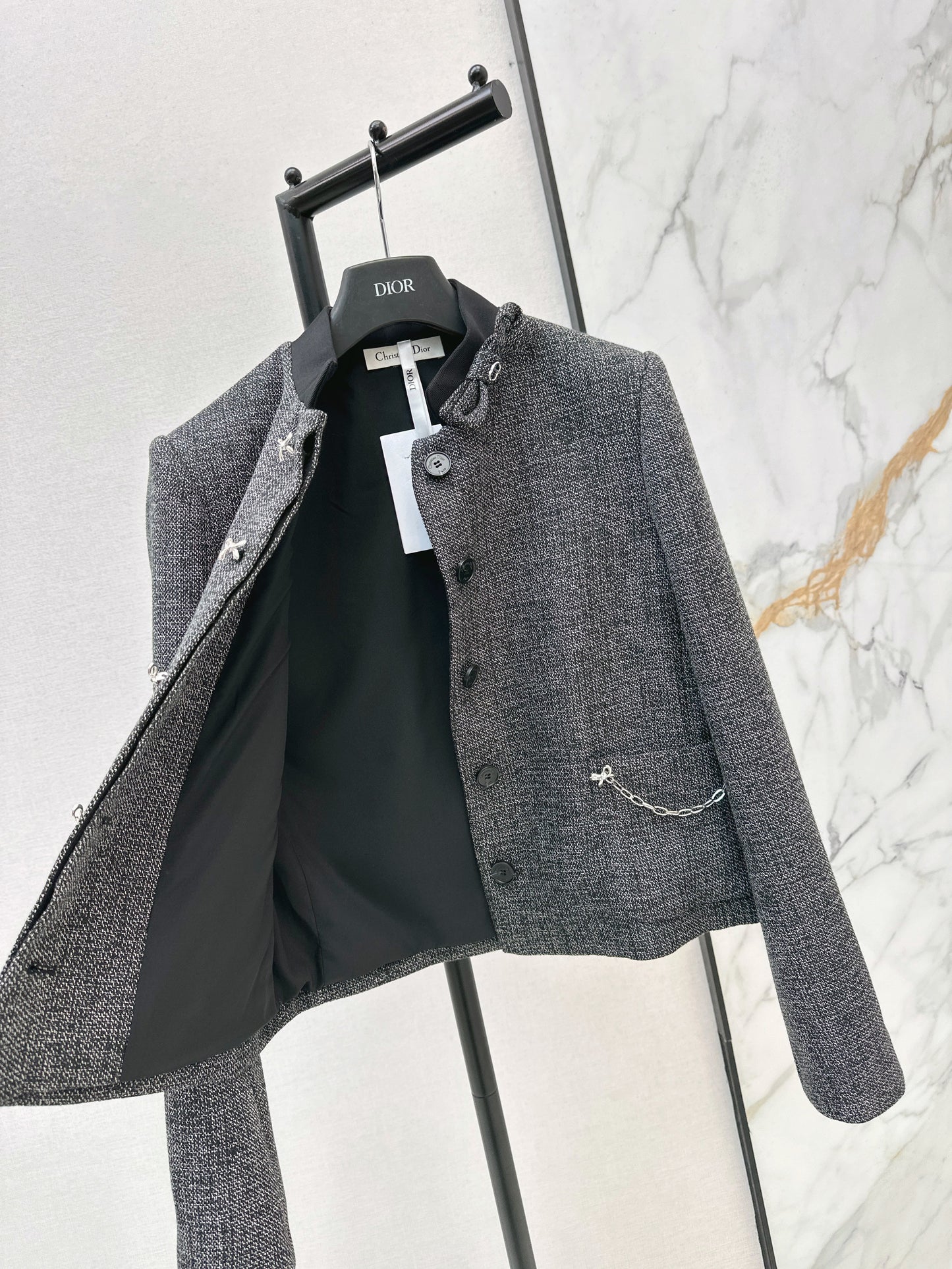 Chain-embellished stand-up collar coat