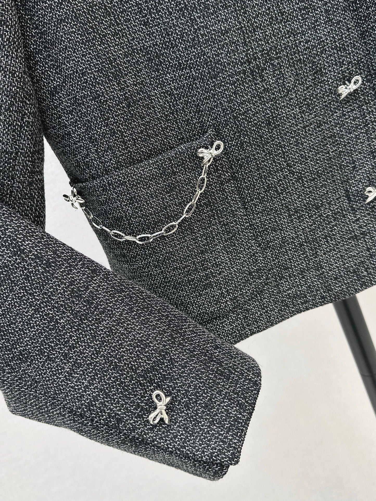 Chain-embellished stand-up collar coat