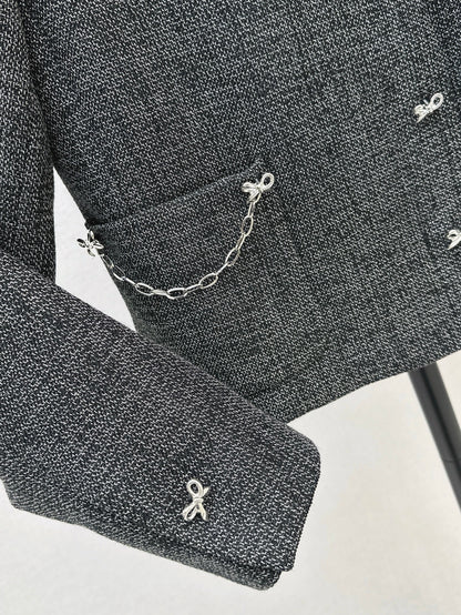 Chain-embellished stand-up collar coat