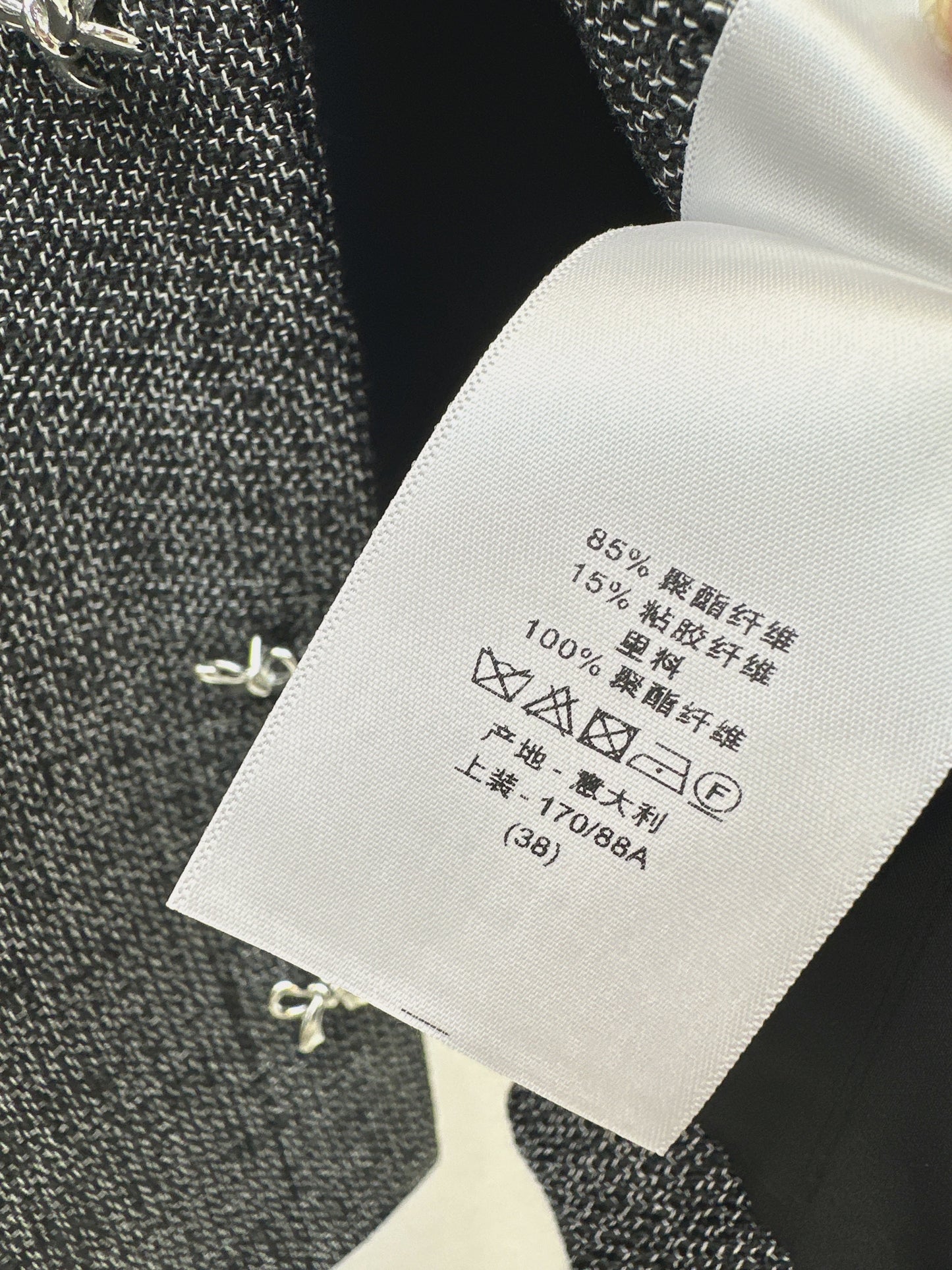 Chain-embellished stand-up collar coat