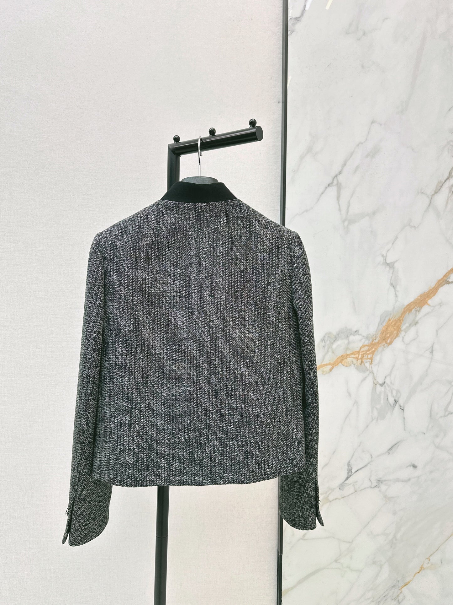 Chain-embellished stand-up collar coat