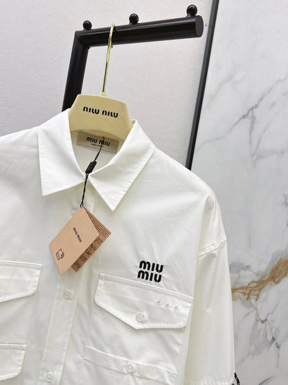 Short-length collared shirt