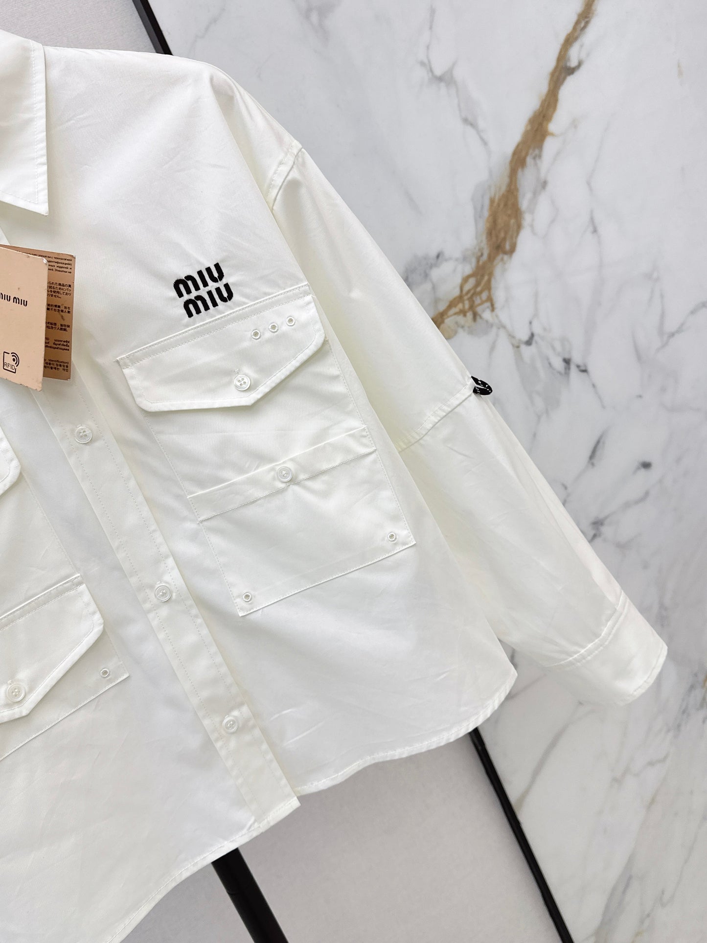 Short-length collared shirt