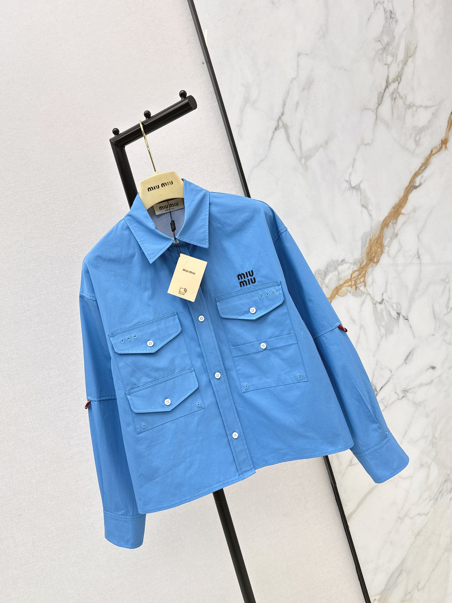 Short-length collared shirt