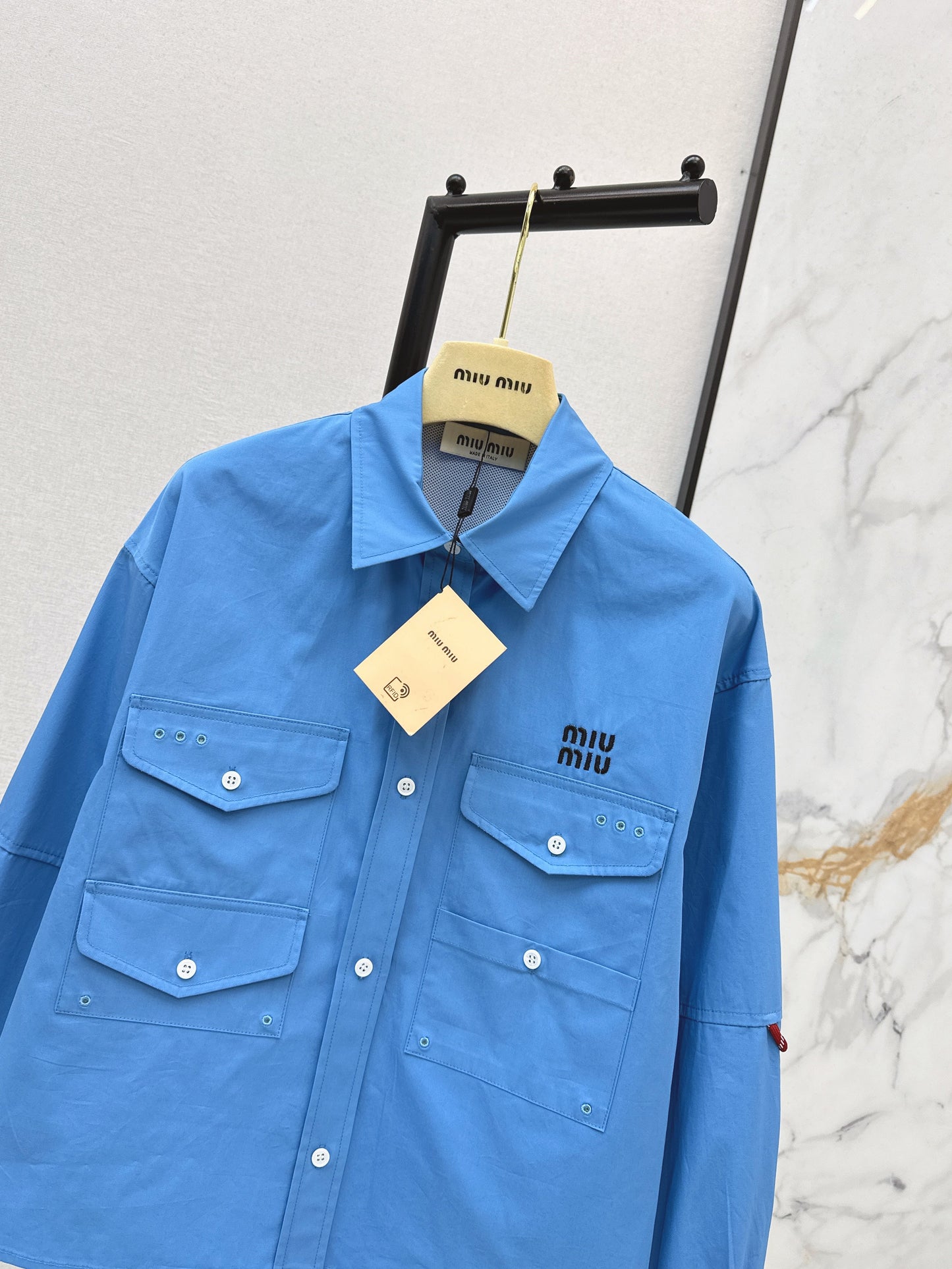 Short-length collared shirt