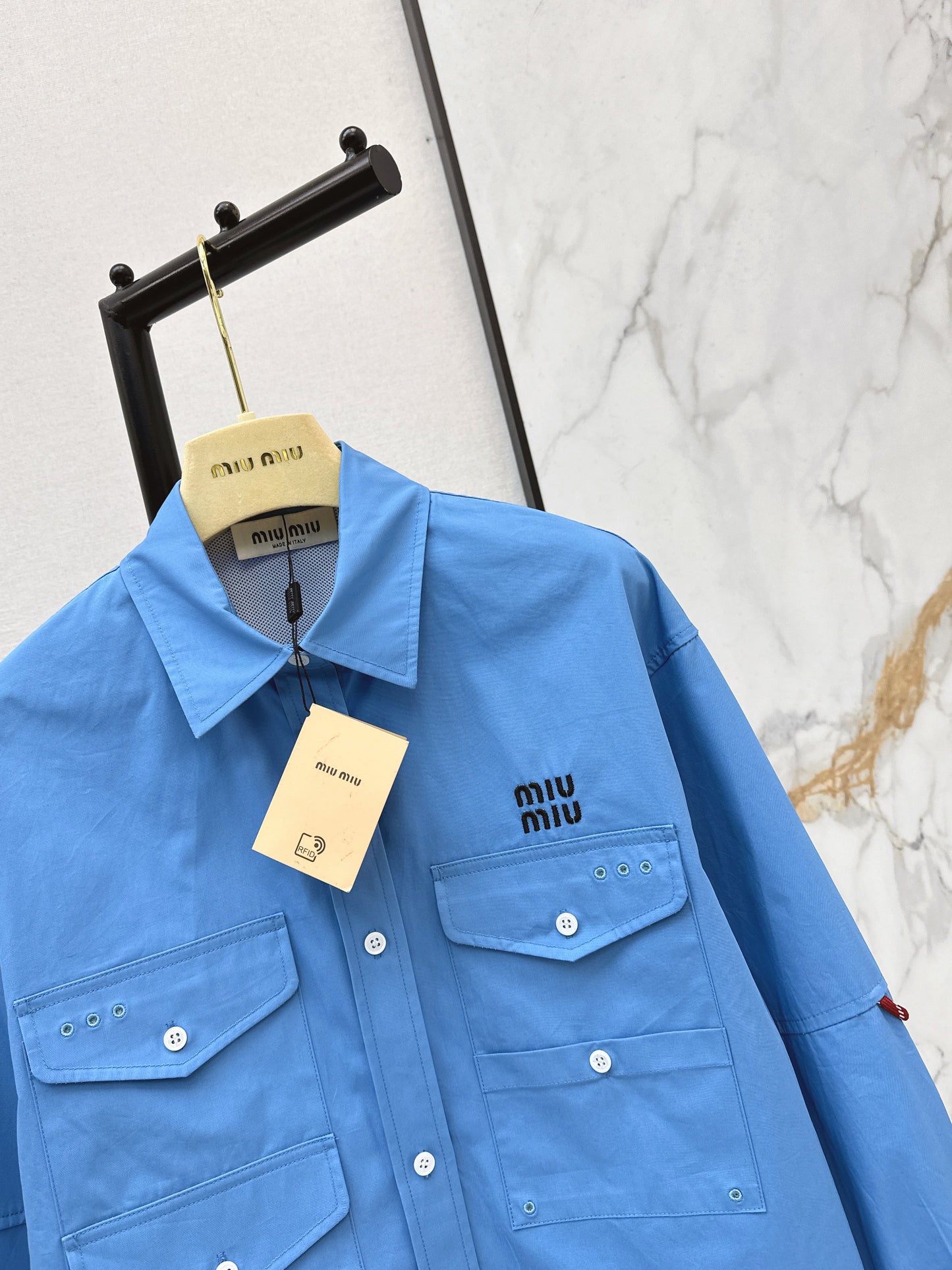 Short-length collared shirt