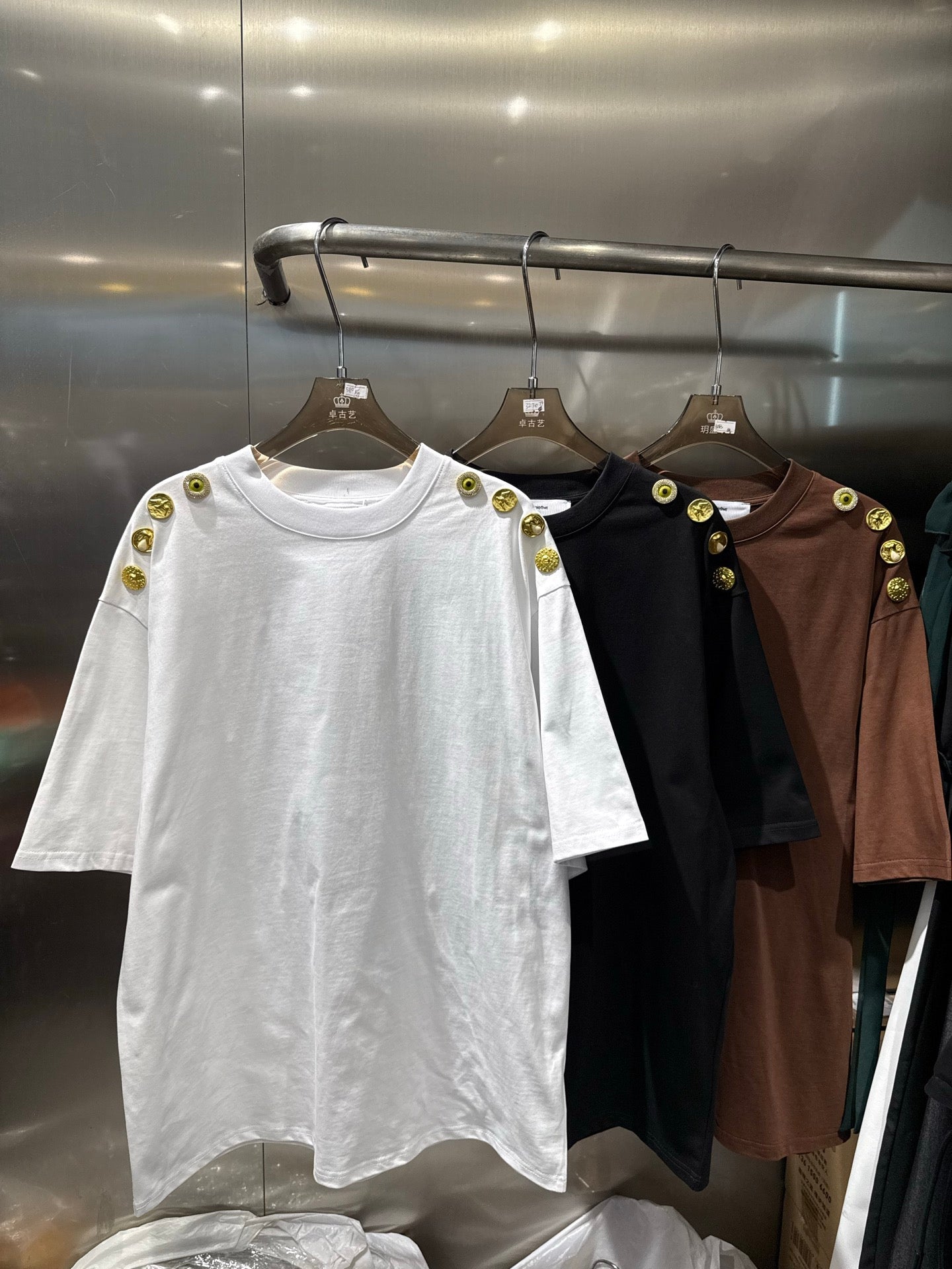 Crew neck short-sleeved shirt