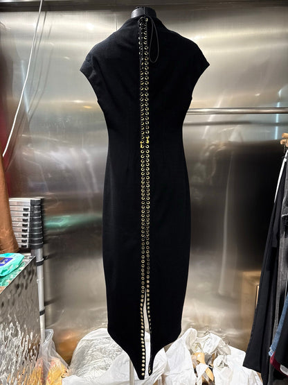 V-neck, slim-fitting, long dress